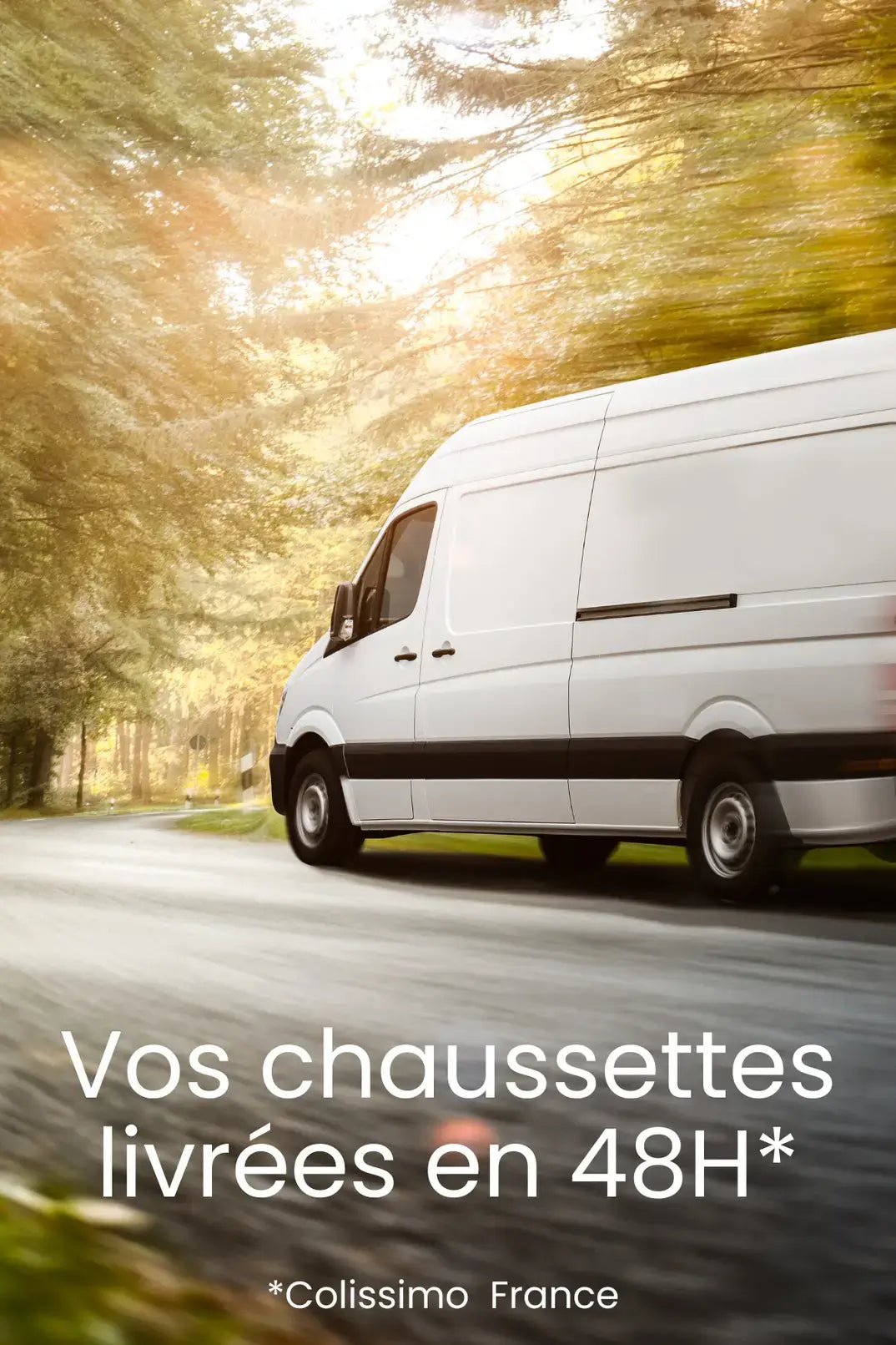 Camion blanc de livraison qui roule pour livrer les chaussettes bambou en 48 heures